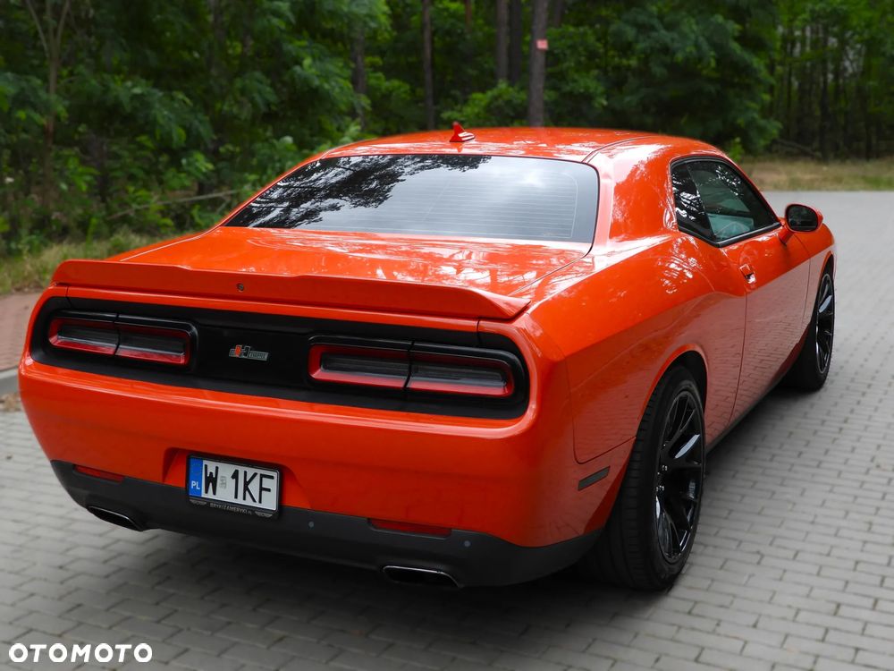 Dodge Challenger - 16