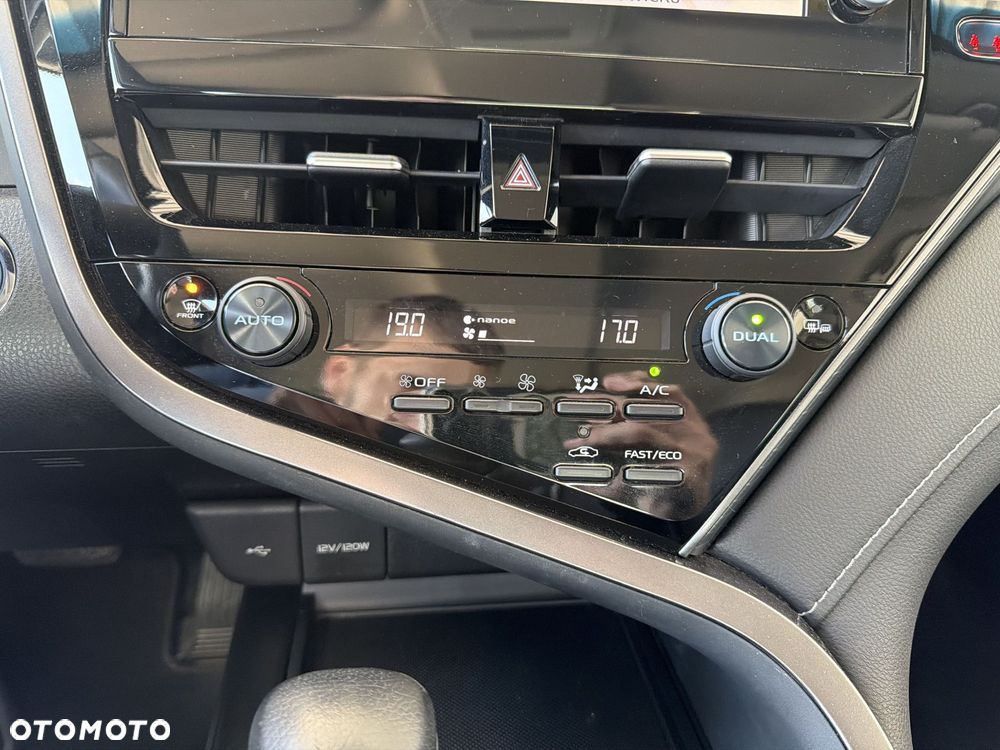 Toyota Camry 2.5 Hybrid Prestige CVT - 19