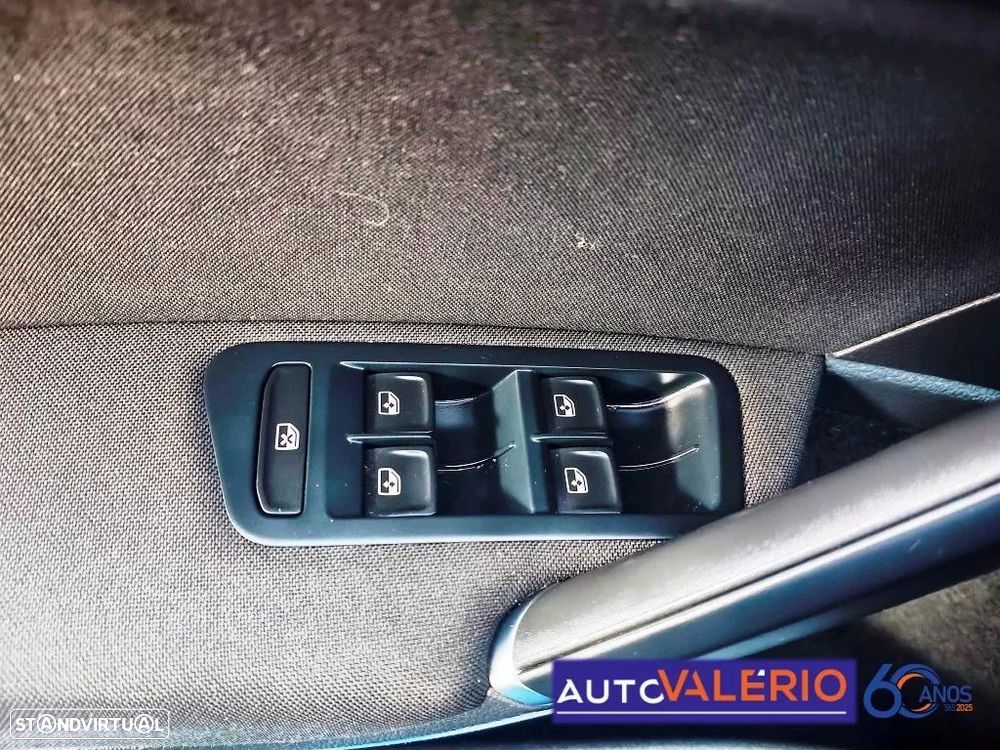 VW Golf Variant 1.6 TDi Confortline DSG - 14