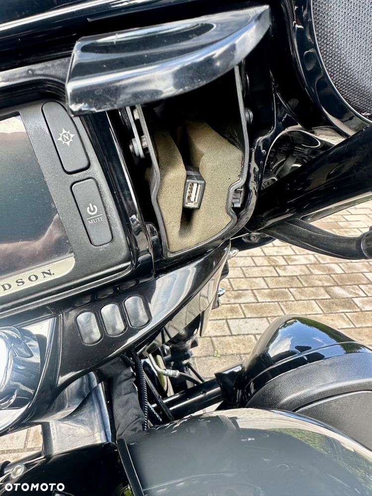 Harley-Davidson Touring Street Glide - 16