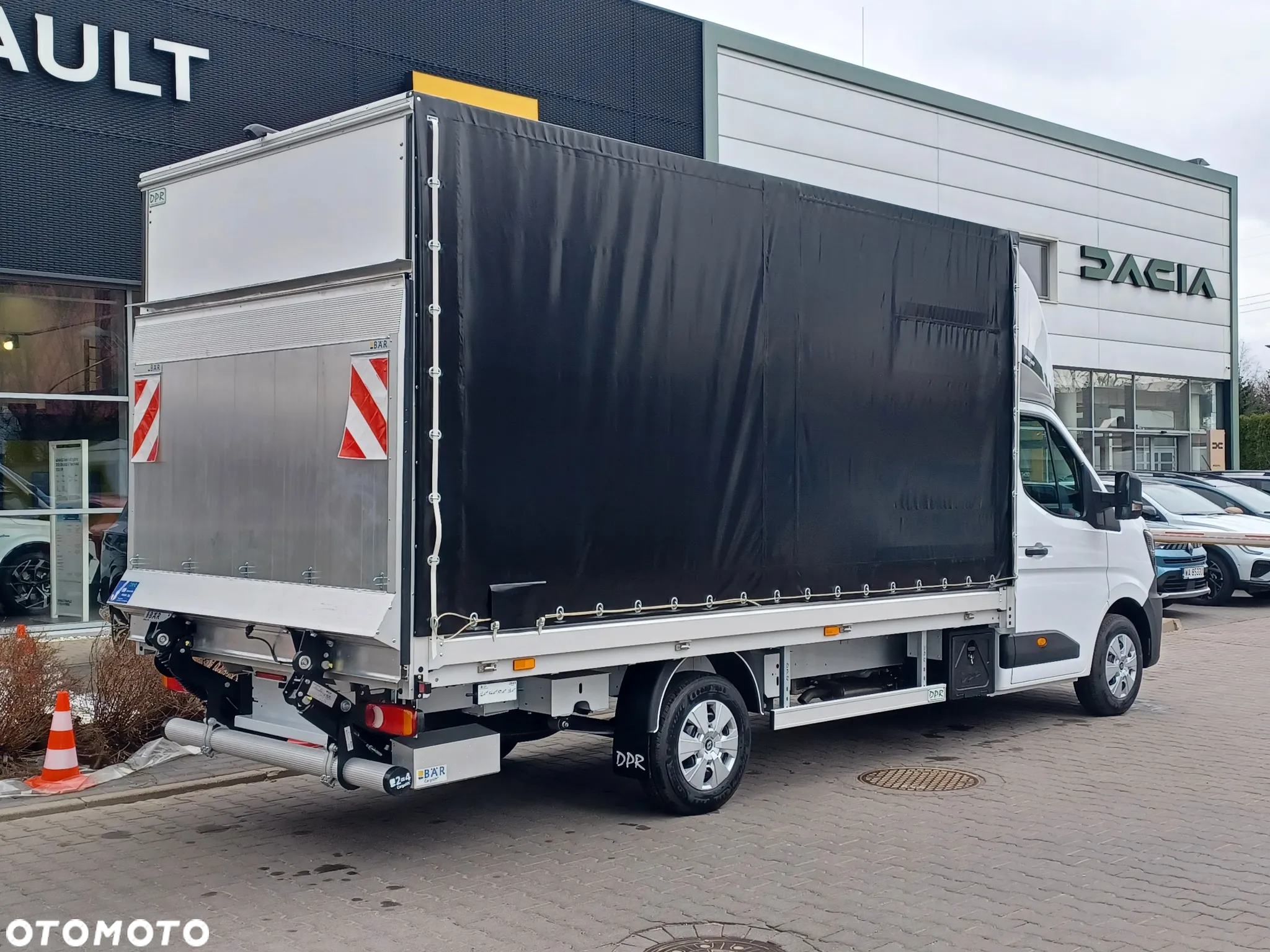 Renault Master skrzynia z windą - 3