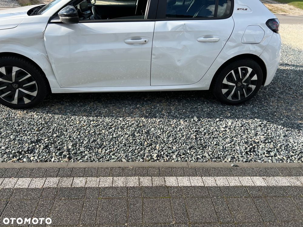 Peugeot 208 - 17