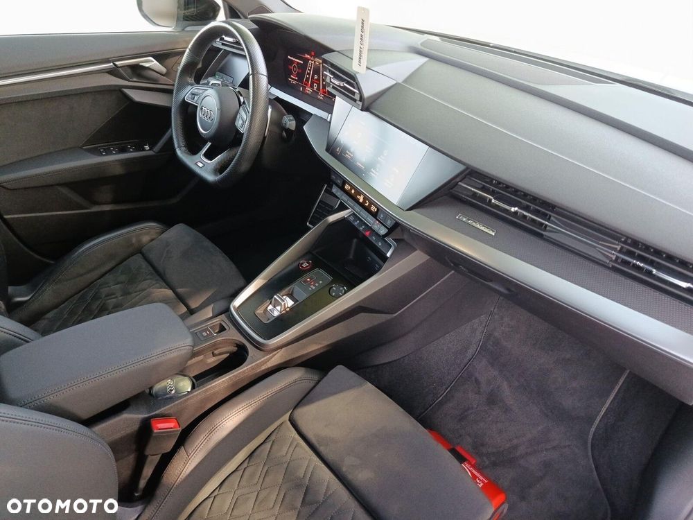 Audi RS3 Limousine - 14