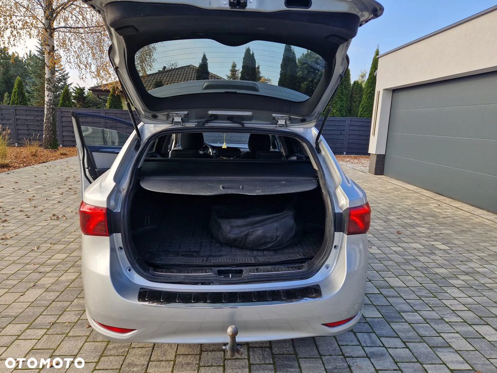 Toyota Avensis 1.8 Premium - 11