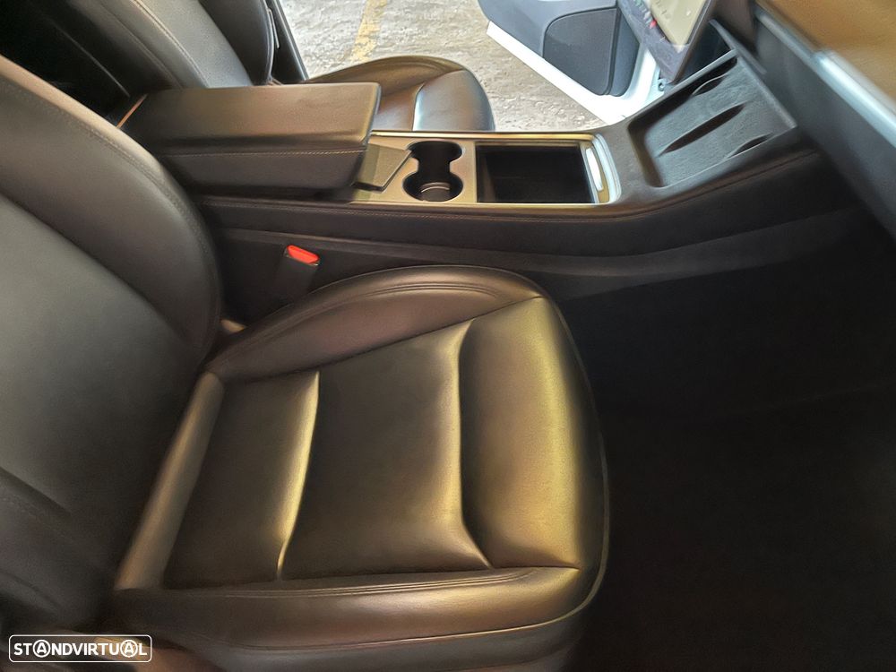 Tesla Model Y Long Range Dual Motor AWD - 25