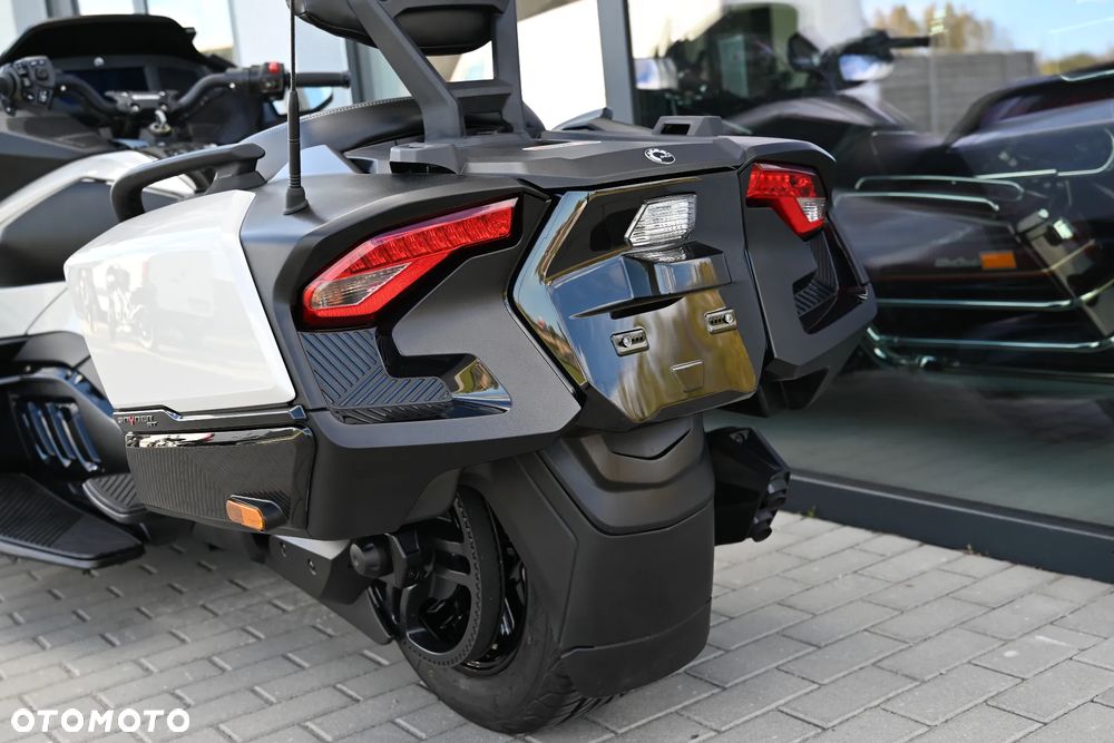 Can-Am Spyder - 37
