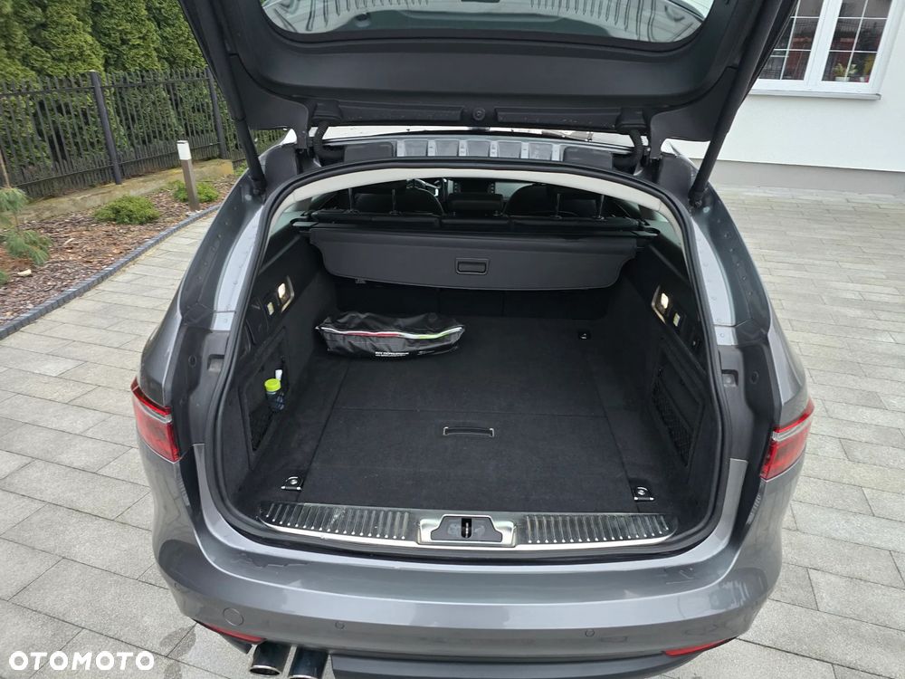 Jaguar XF 20d AWD Portfolio - 7