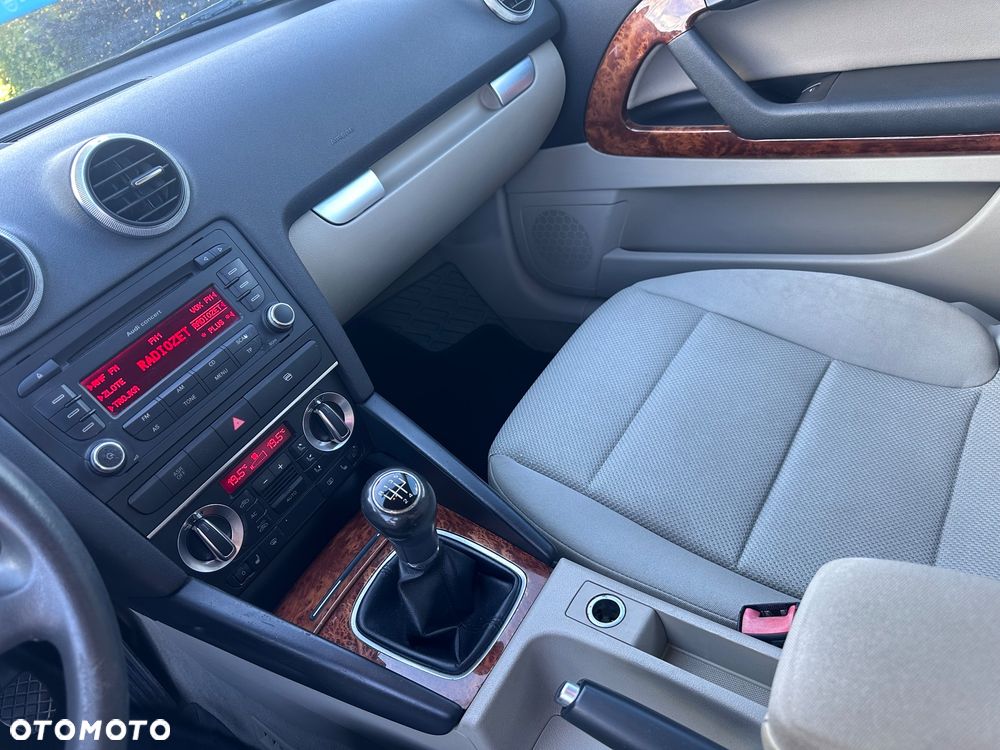 Audi A3 3-drzwiowe 1.6 Ambition - 9
