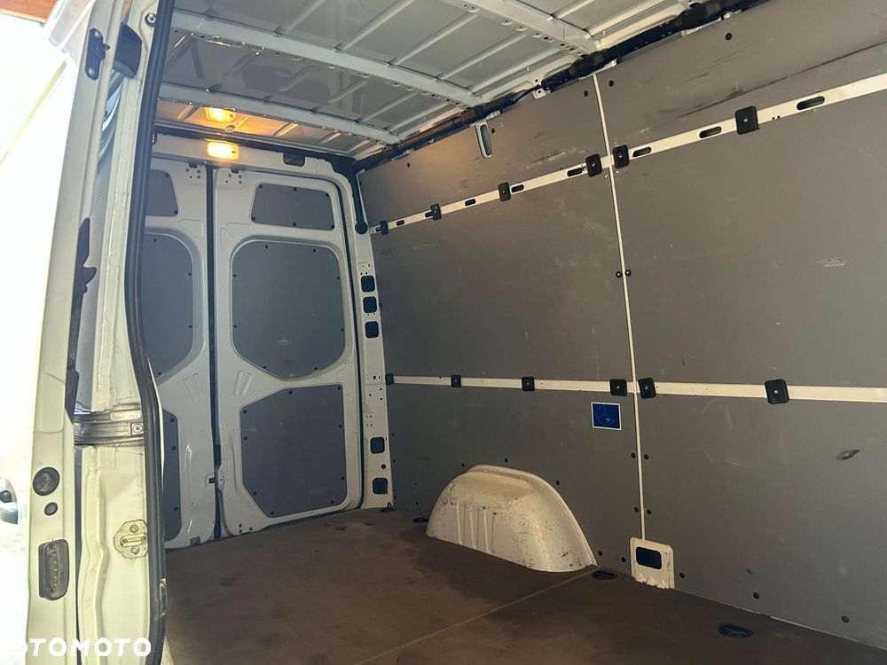 Mercedes-Benz Sprinter - 11