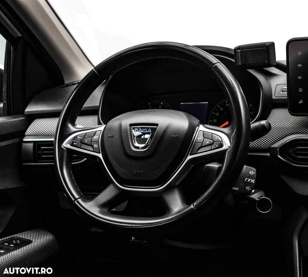 Dacia Logan TCe 90 Essential - 17