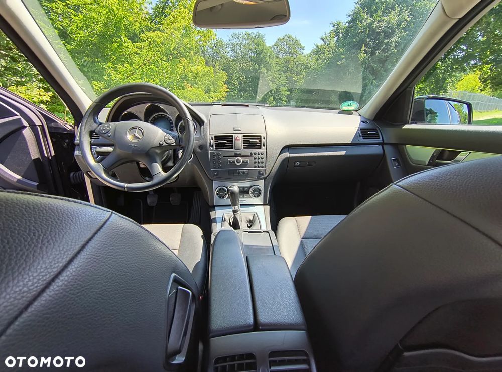 Mercedes-Benz Klasa C 180 CGI BlueEff Avantgarde - 23