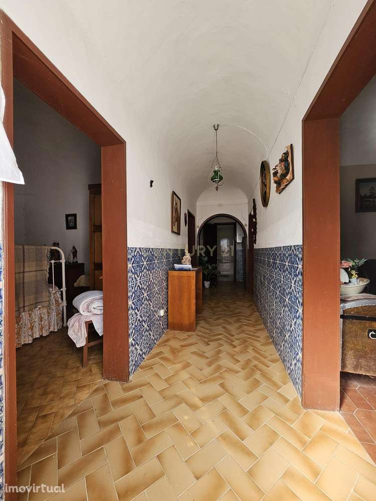 Moradia T2+1 com Garagem, Anexo e Quintal - Oportunidade de Investimen - Grande imagem: 4/37