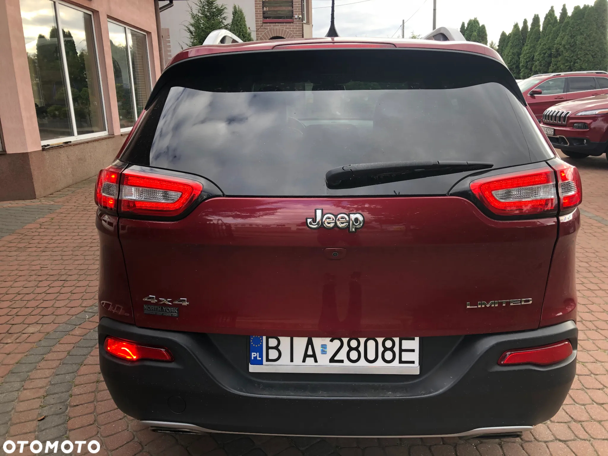 Jeep Cherokee - 10