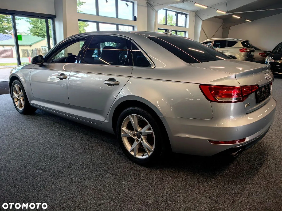 Audi A4 2.0 TFSI ultra Sport S tronic - 5