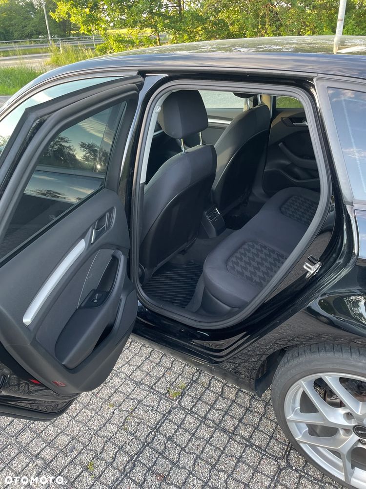 Audi A3 Sportback 1.6 TDI DPF Ambiente - 13