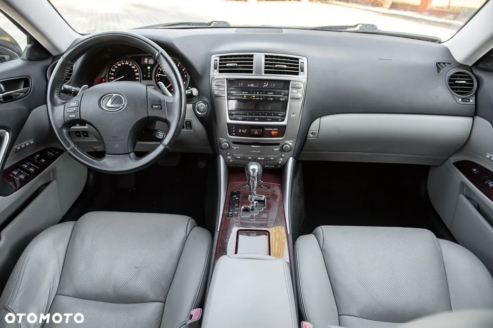 Lexus IS - 25