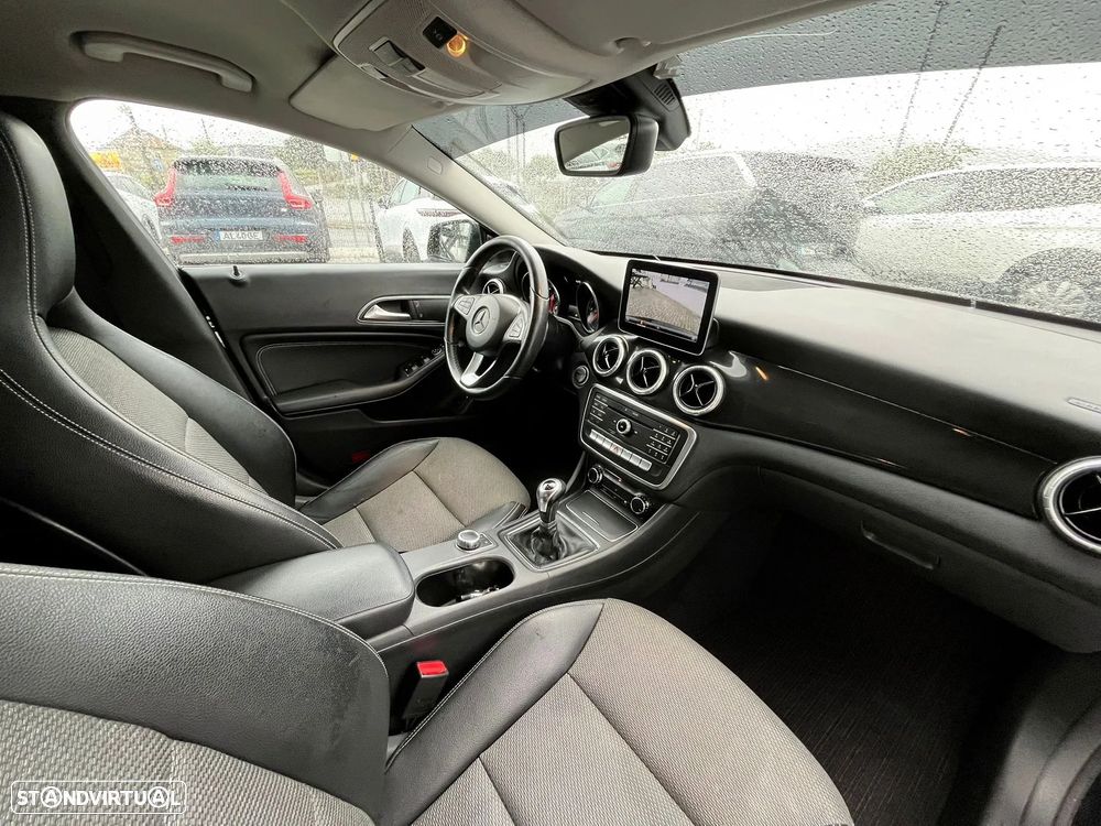 Mercedes-Benz CLA 180 d Urban - 12