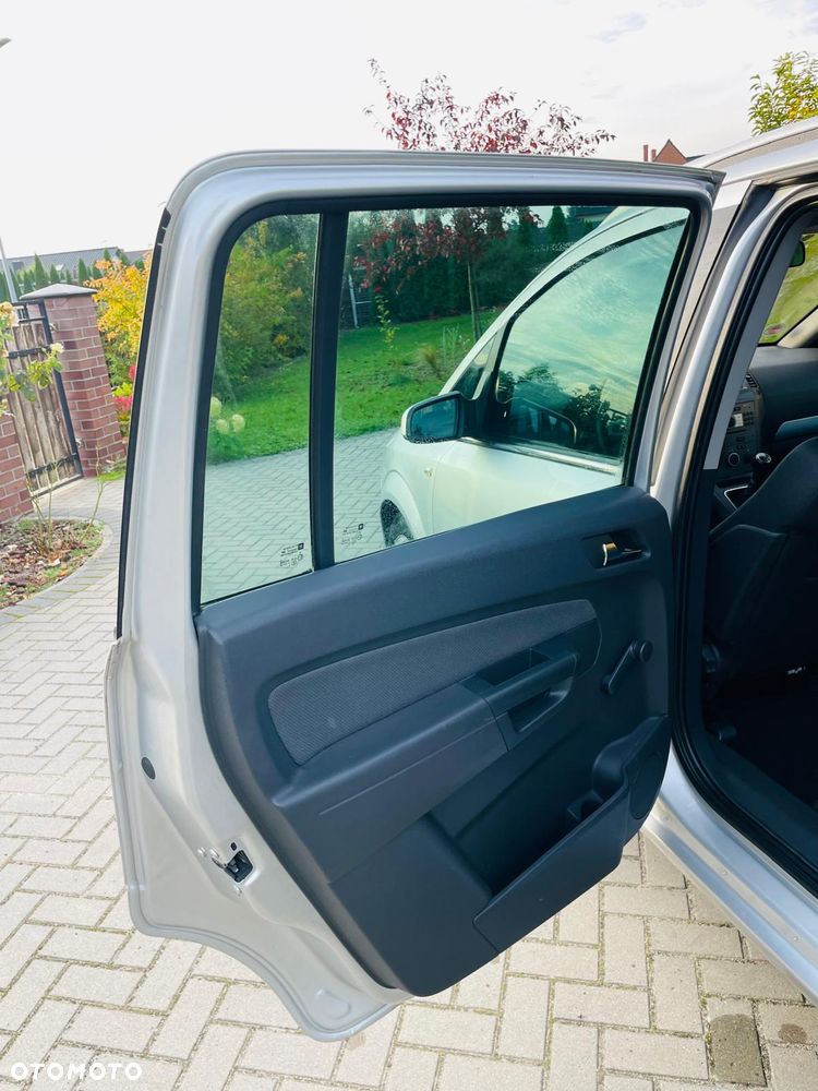 Opel Zafira - 22