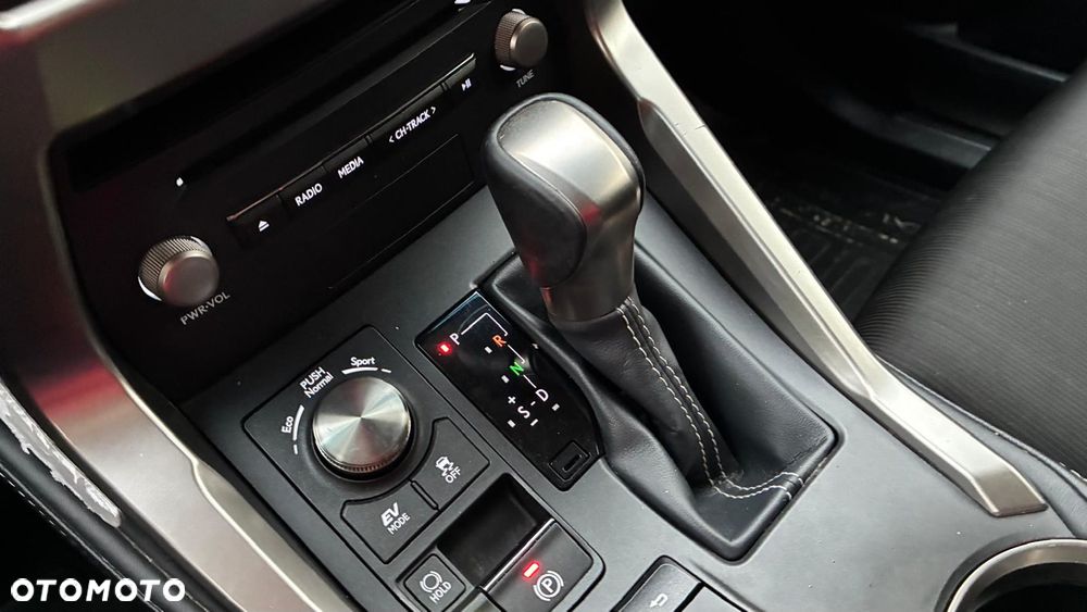 Lexus NX 300h Comfort AWD - 10