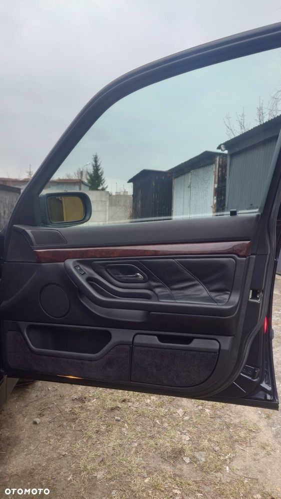BMW Seria 7 - 11