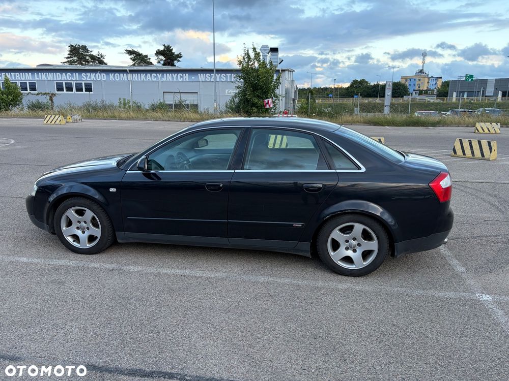 Audi A4 Limousine - 4