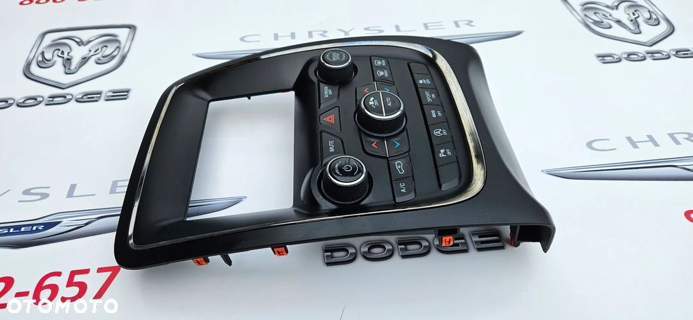 Dodge Durango 2017-2020 Panel klimatyzacji AC Panel sterowania nawiewem P68333643AA Ramka wyświetlacza radia MAŁY WYŚWIETLACZ - 6