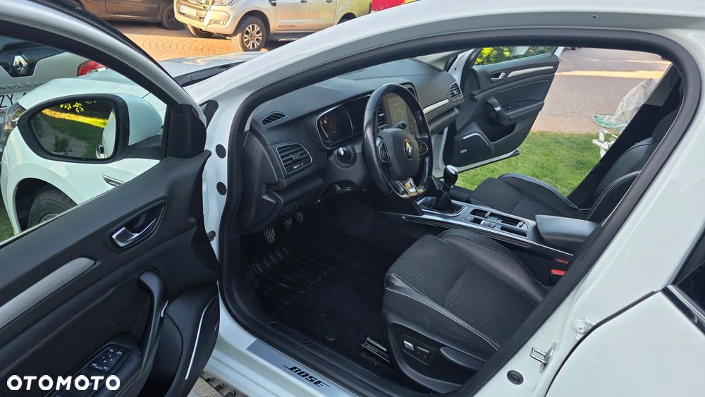 Renault Megane Grandtour ENERGY TCe 130 BOSE EDITION - 32