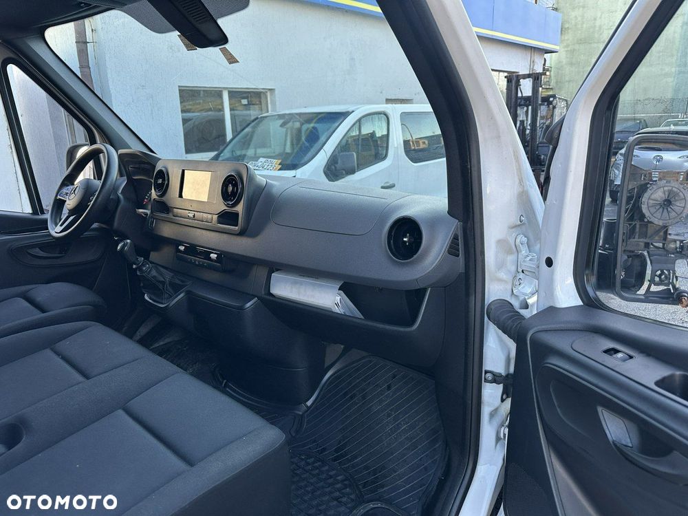 Mercedes-Benz Sprinter - 9