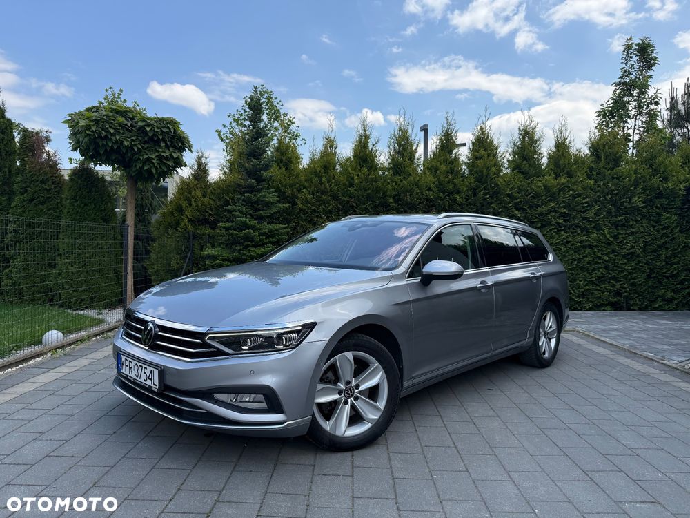 Volkswagen Passat - 1