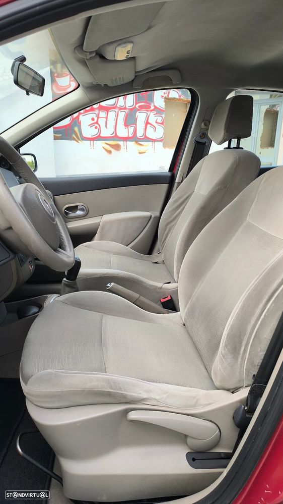 Renault Clio 1.2 16V Confort Privilège - 14