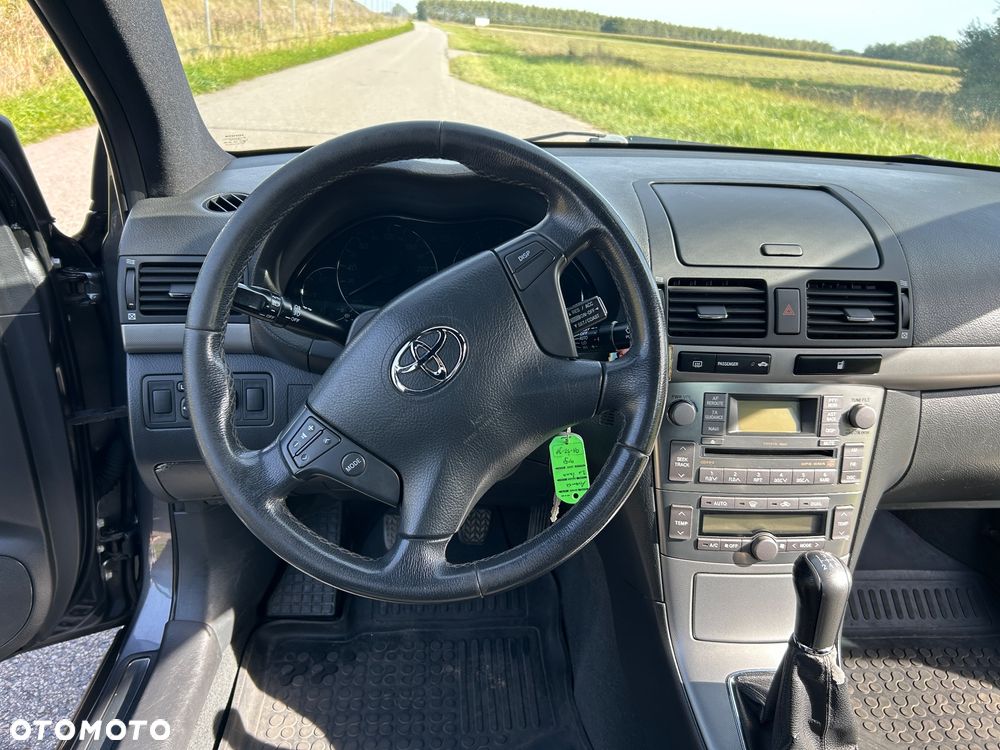 Toyota Avensis 2.0 VVT-i High - 15