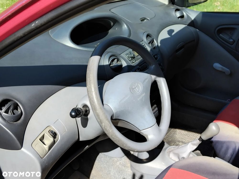 Toyota Yaris 1.0 Base - 11