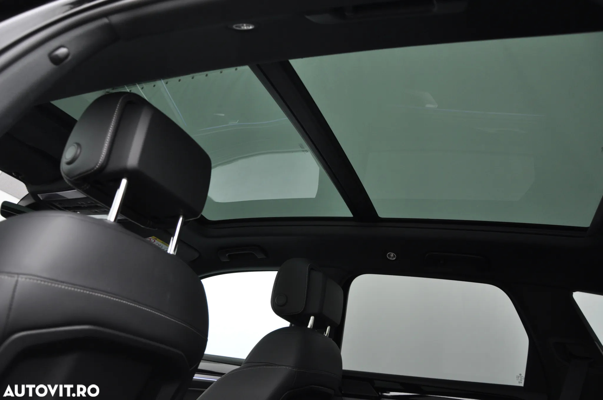 Volkswagen Touareg V6 TDI 4MOTION R-Line - 31