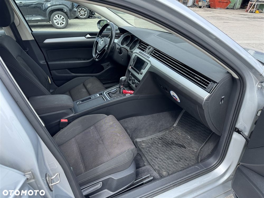 Volkswagen Passat - 17