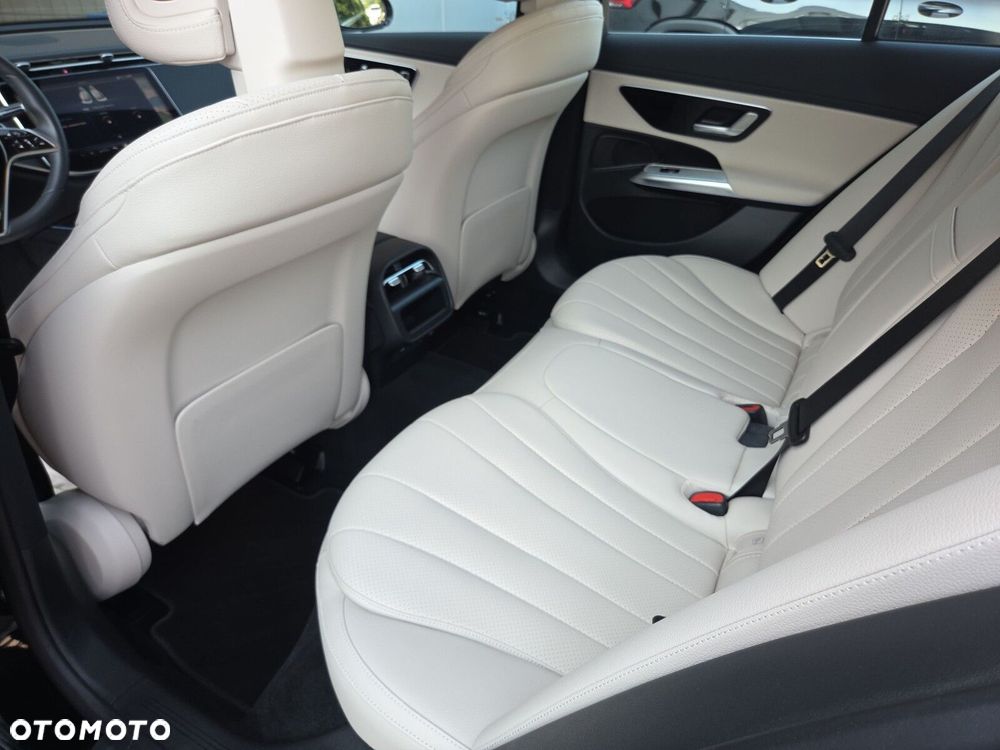 Mercedes-Benz Klasa E 220 d mHEV 4-Matic Avantgarde 9G-Tronic - 13