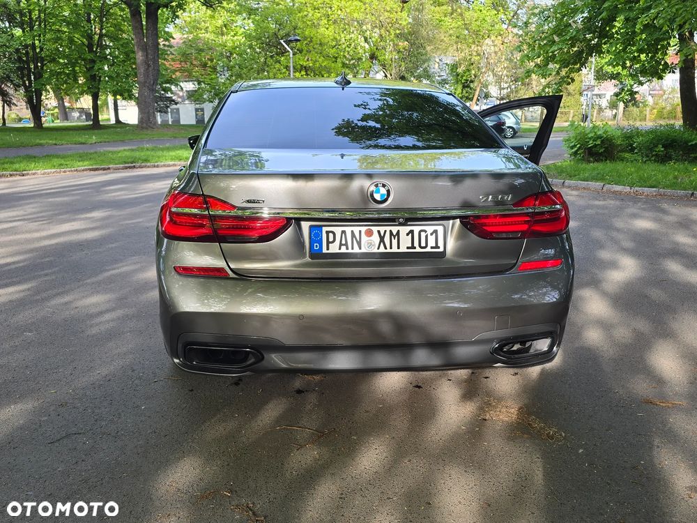 BMW Seria 7 750i xDrive - 6