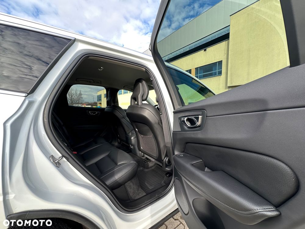 Volvo XC 60 D5 AWD Geartronic Inscription - 24