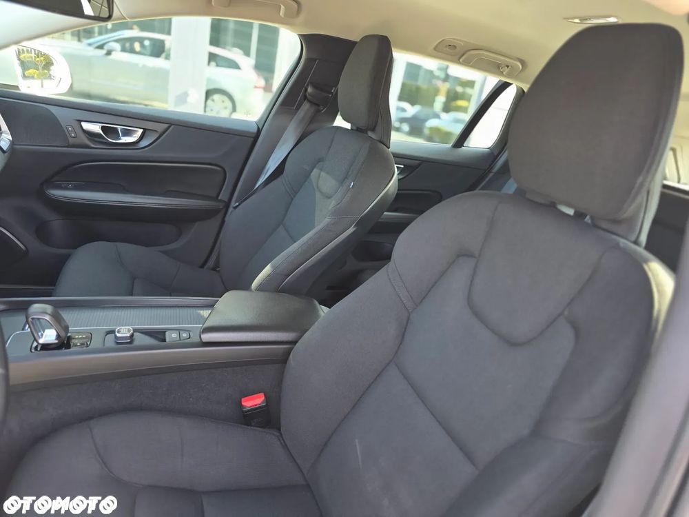 Volvo V60 B3 B Momentum Pro - 24