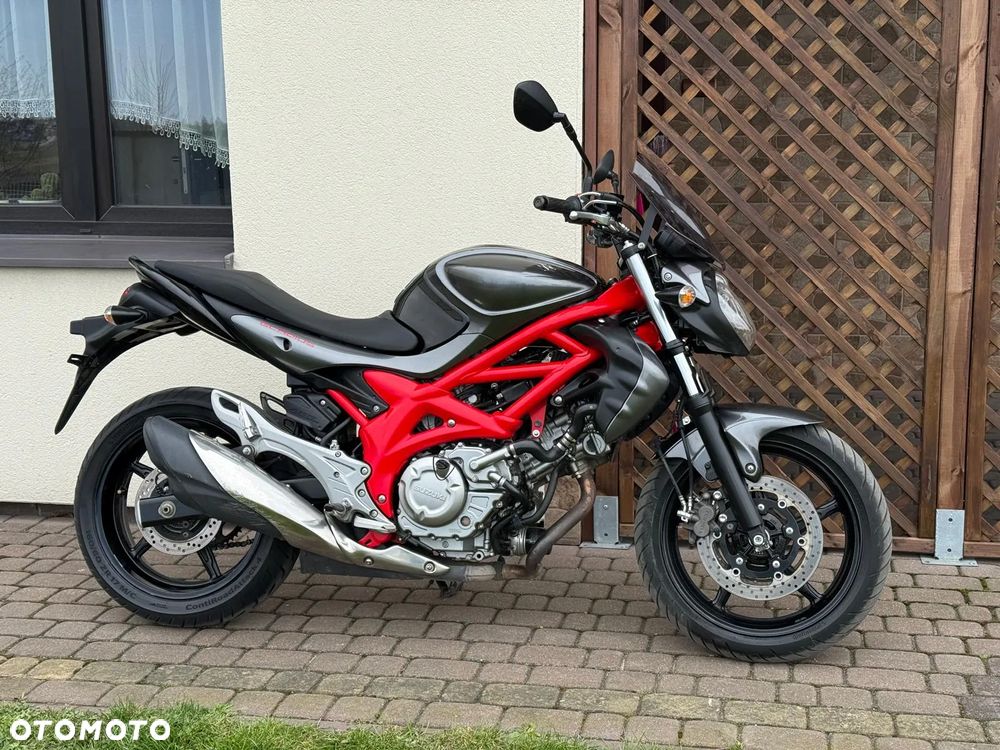 Suzuki Gladius - 2