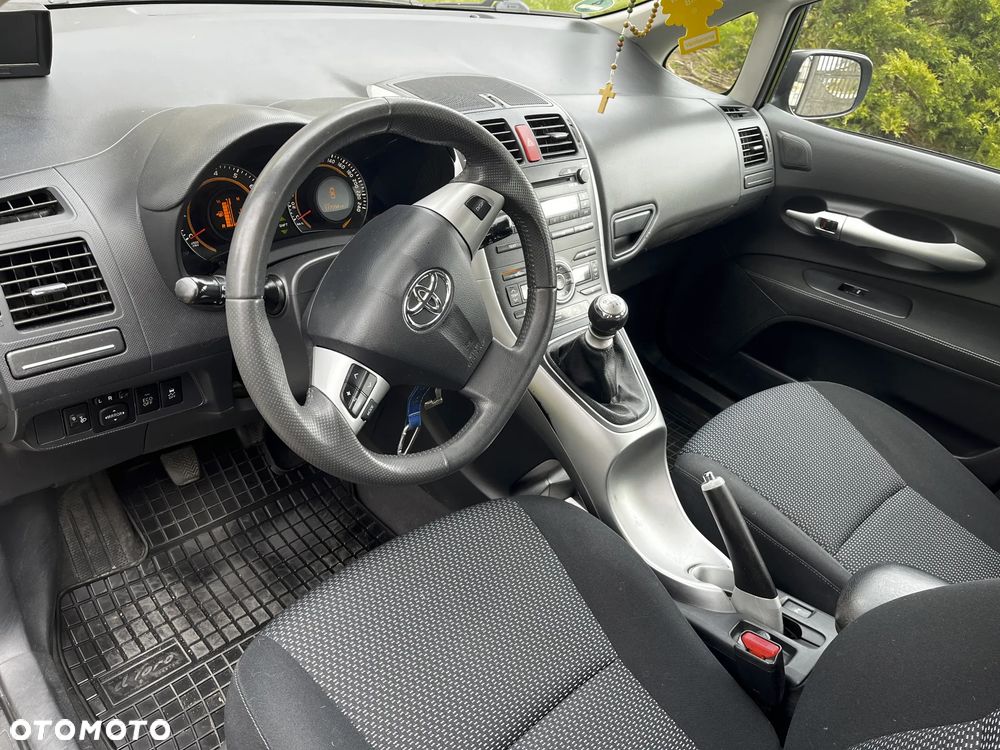 Toyota Auris 1.33 VVT-i Terra - 2