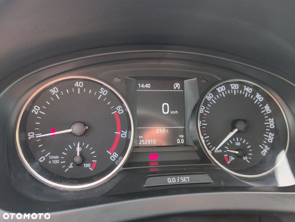 Skoda RAPID 1.2 TSI Ambition - 19