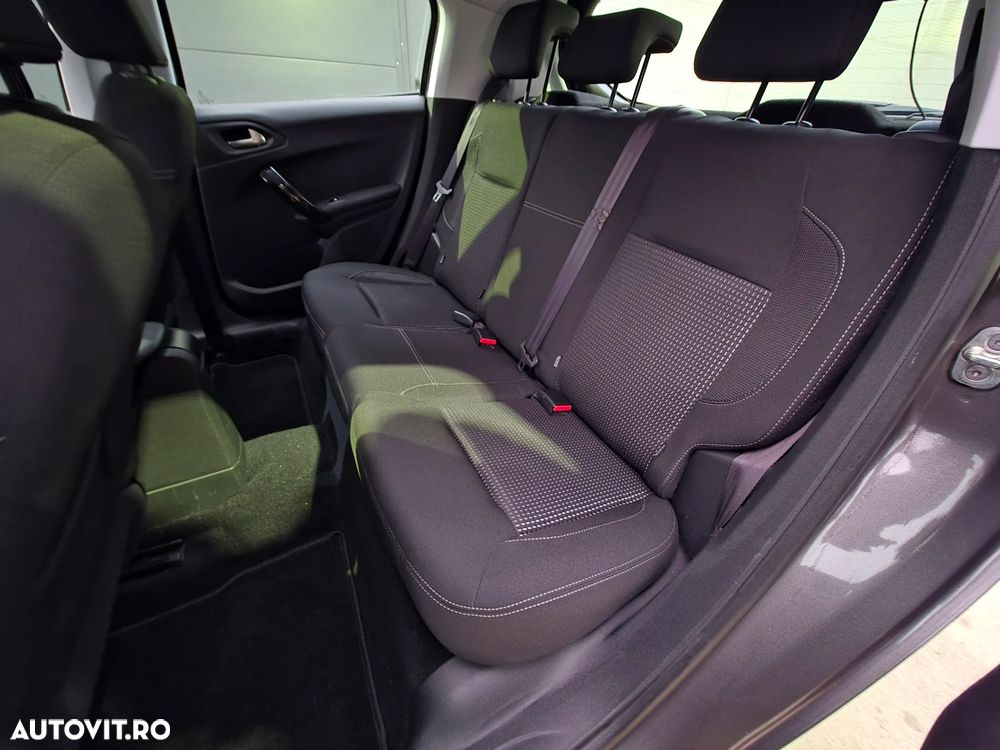 Peugeot 208 1.2 L PureTech Turbo Allure Aut. - 9