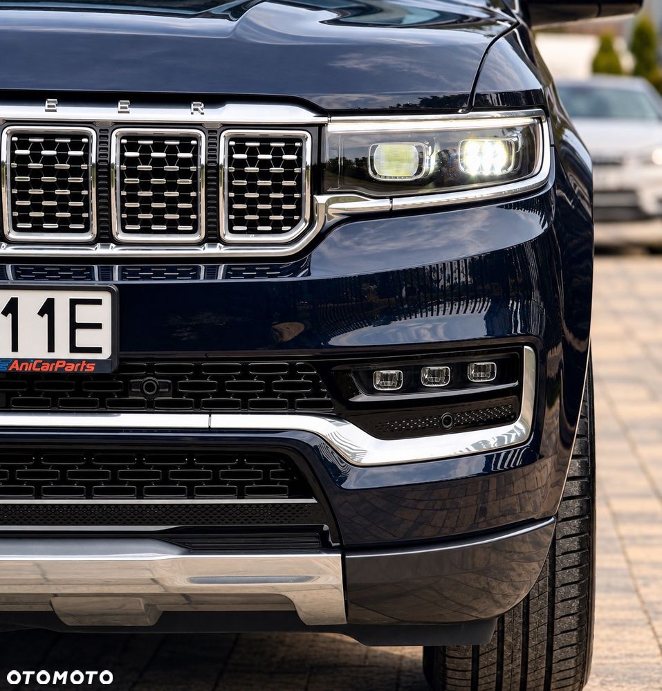 Jeep Grand Wagoneer - 16