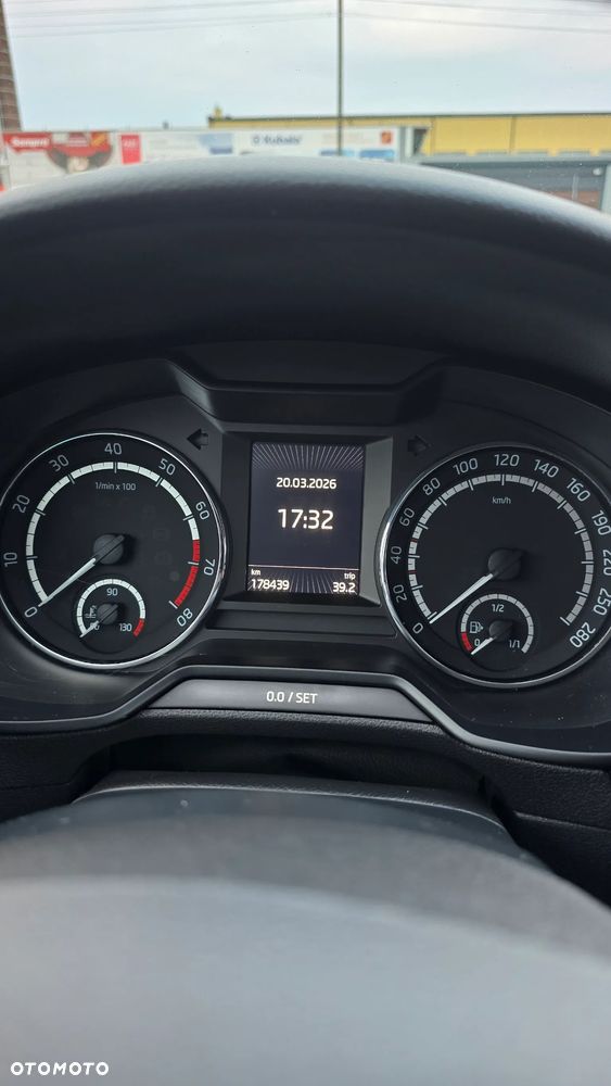 Skoda Octavia 2.0 TSI RS - 23
