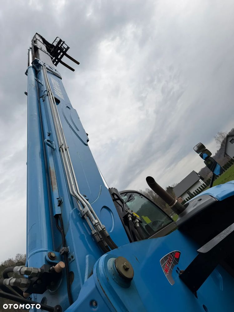 Manitou MT1840. Ładowarka Teleskopowa 18 metrów wysuw! UDŹWIG 4 TONY! Przebieg 2600 mtg. jak Nowa z SALONU. 2016 rok. z Norwegii z Gospodarstwa rolnego! Silnik PERKINS Turbo 110 km. Aktualne Serwisy w Dekra. Nowy Model sterowane wszystko z 1 dżojstika. Ani deka luzów czy wycieku. OKAZJA! Jazda REWERS + 4 biegi. Skręt 3 tryby. Wyjście Hydrauliczne pod przyczepę i oświetlenie, Poziomowanie ośi stabilizatory! Wyjścia Hydrauliczne na maszt! Okazja - 40