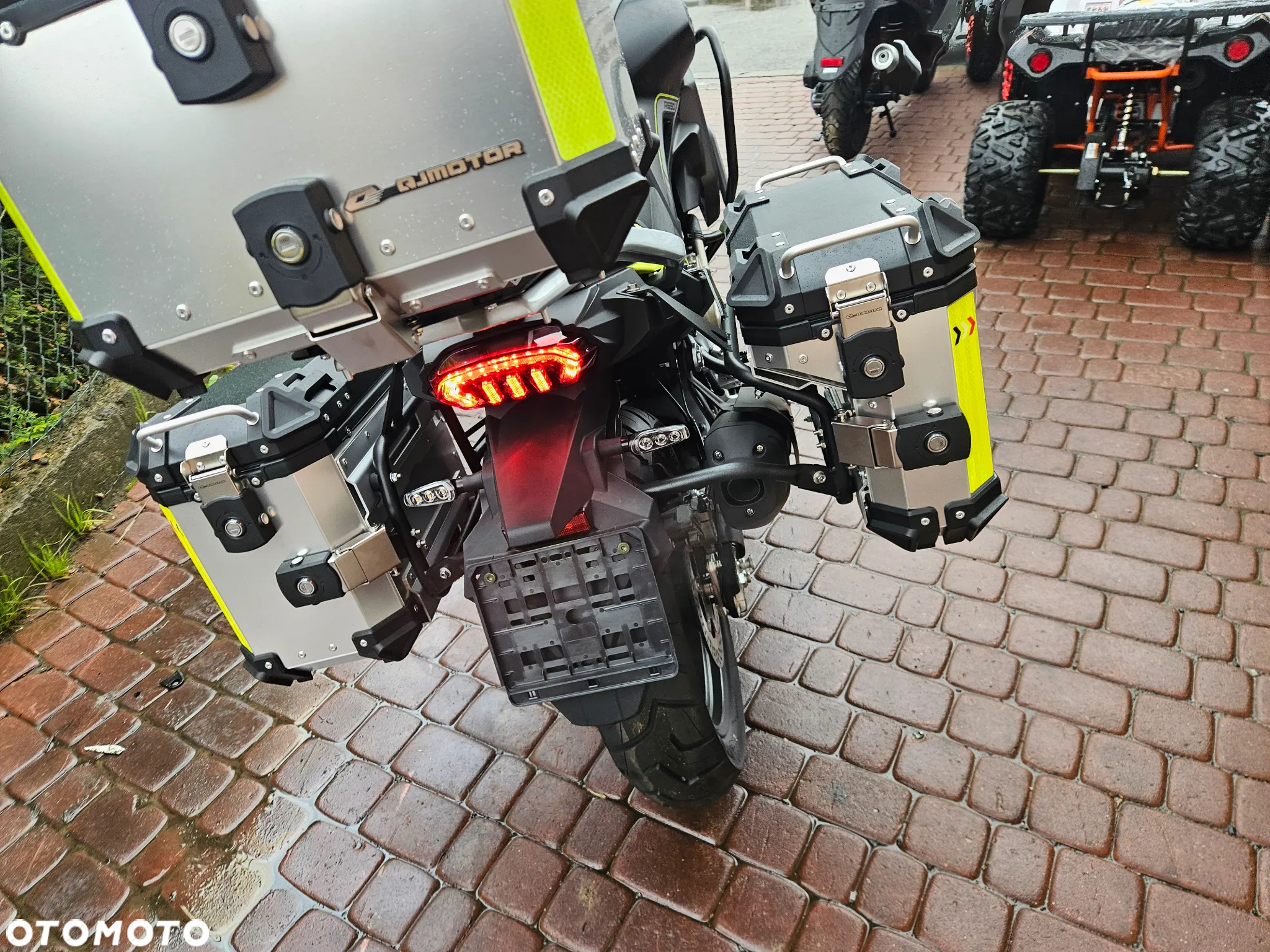 QJMOTOR SVT 650 - 21