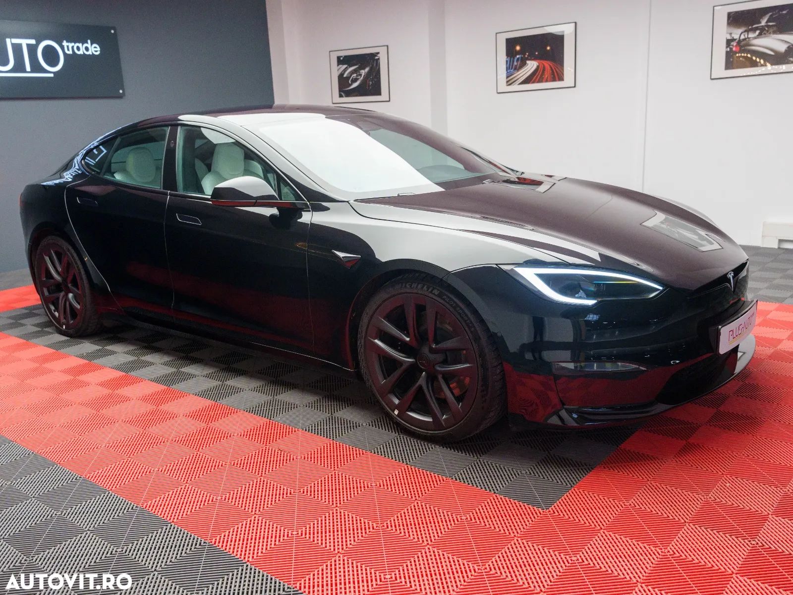 Tesla Model S Plaid - 1
