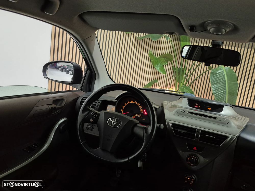 Toyota iQ 1.0 VVT-i - 8