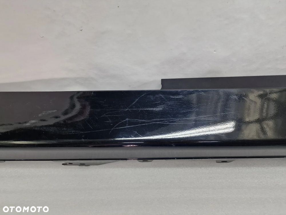 BMW 4 F32 / F33 PRAWA LISTWA PROGOWA / NAKŁADKA PROGU , NR 51777285786 / 7285786 , NR AUKCJI PR371 - 4