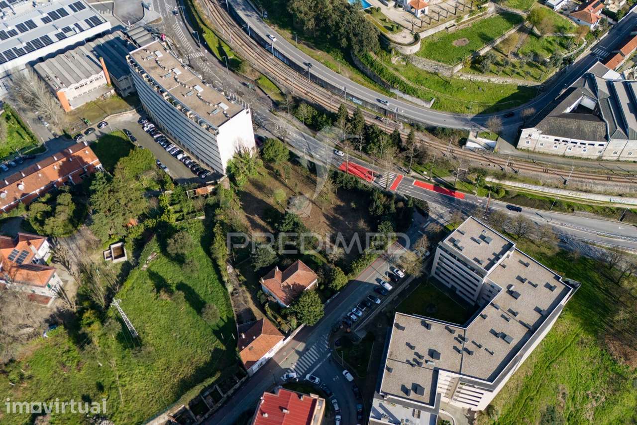 Terreno com 4614 M2 para construção no centro de Guimarães - Grande imagem: 3/28